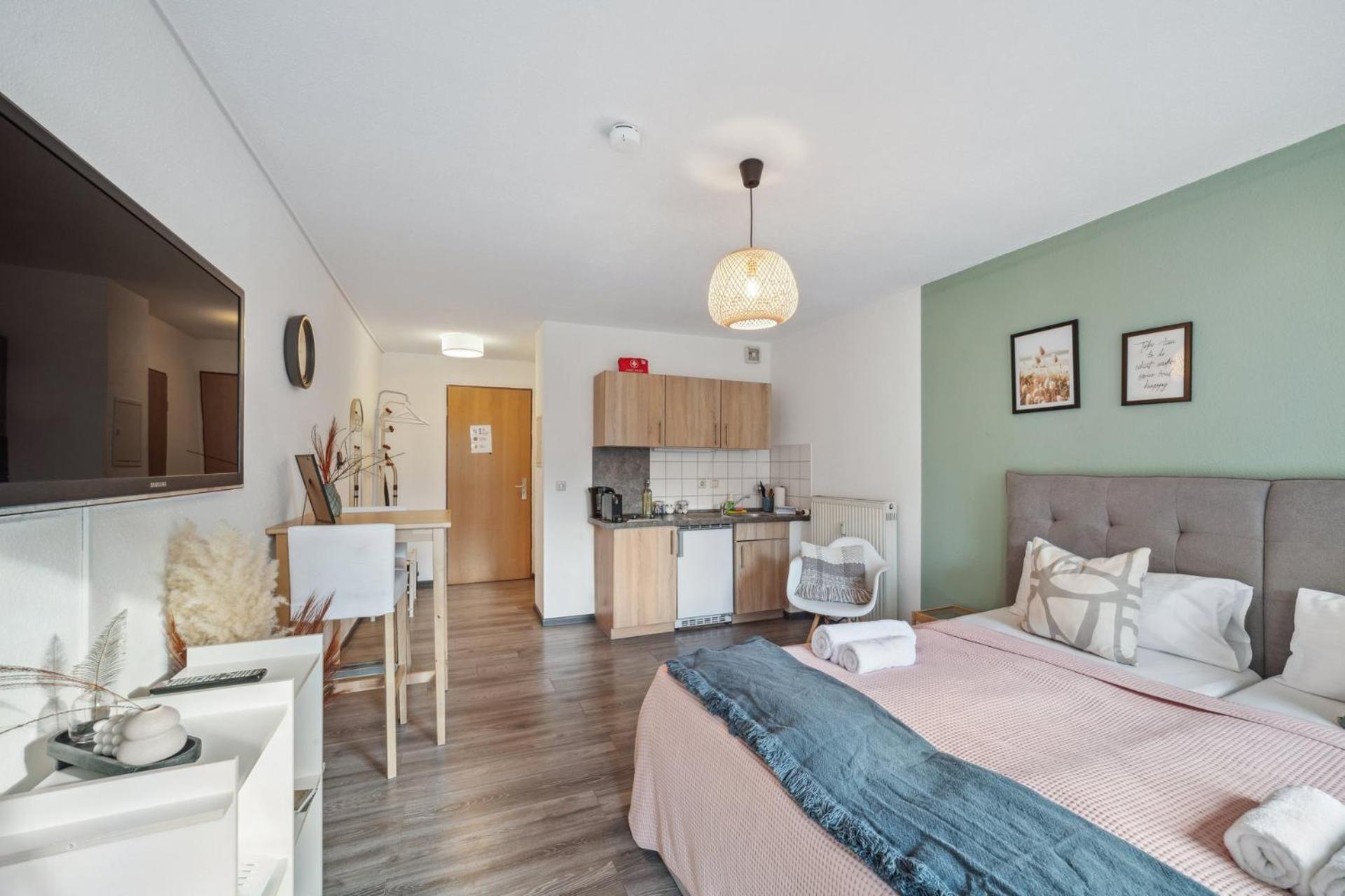 Sali Homes - Cozy Near Train Station With Terrace, Garden View & Free Wi-fi Bayreuth