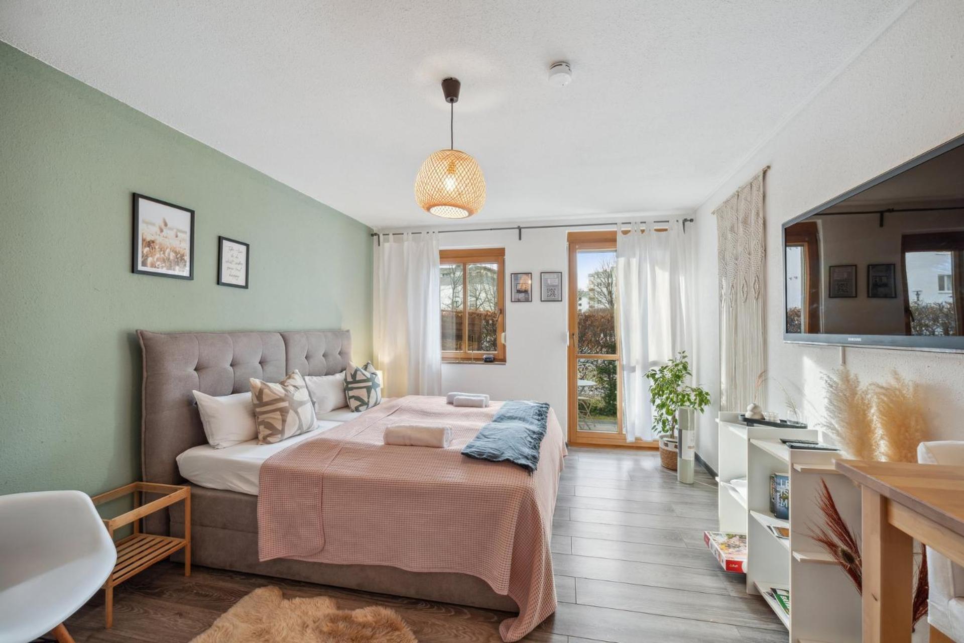 Sali Homes - Cozy Near Train Station With Terrace, Garden View & Free Wi-fi Apartment *
