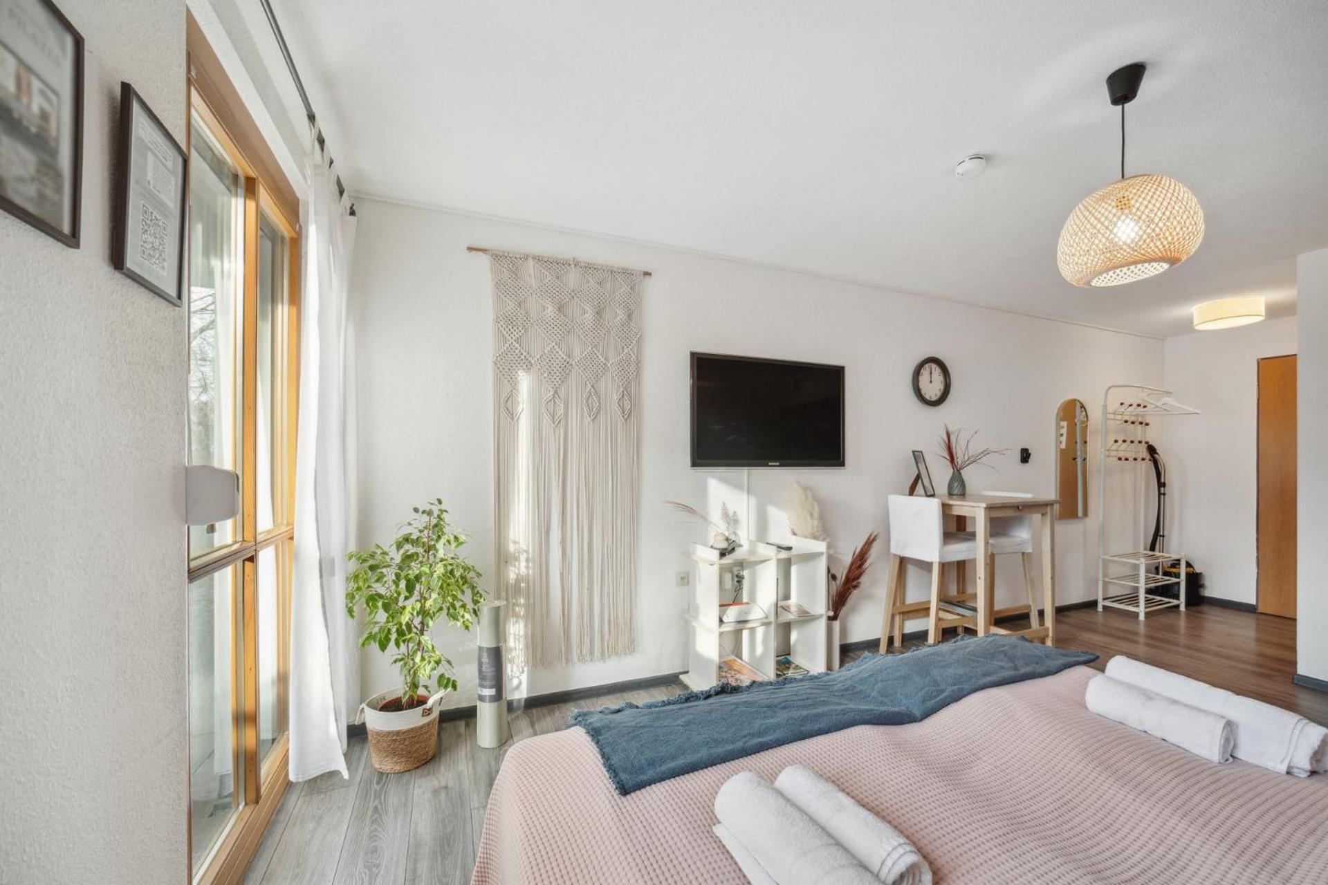 Sali Homes - Cozy Near Train Station With Terrace, Garden View & Free Wi-fi Apartment