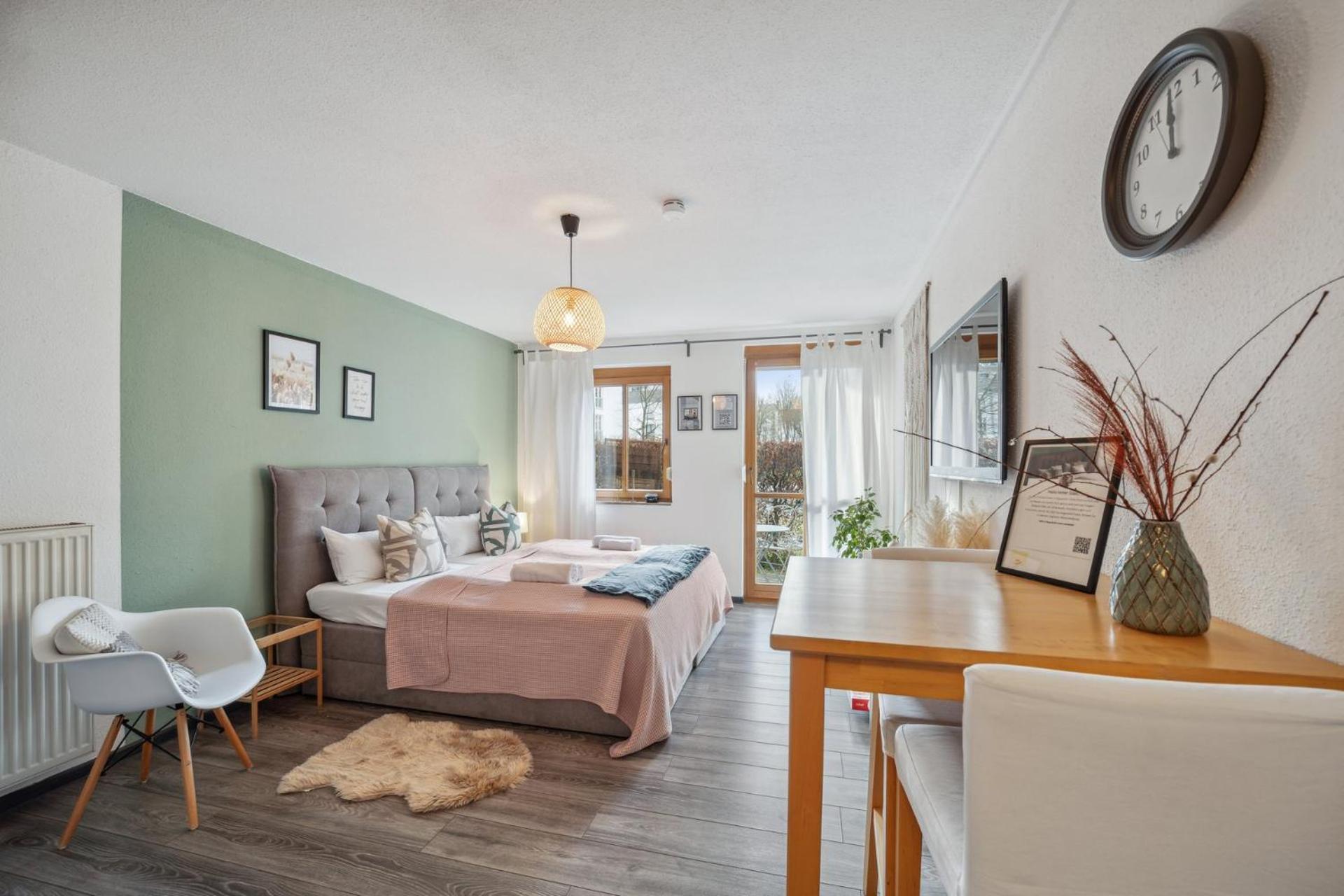 Sali Homes - Cozy Near Train Station With Terrace, Garden View & Free Wi-fi Bayreuth